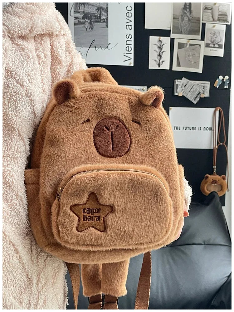 Flauschiger Capy-Rucksack