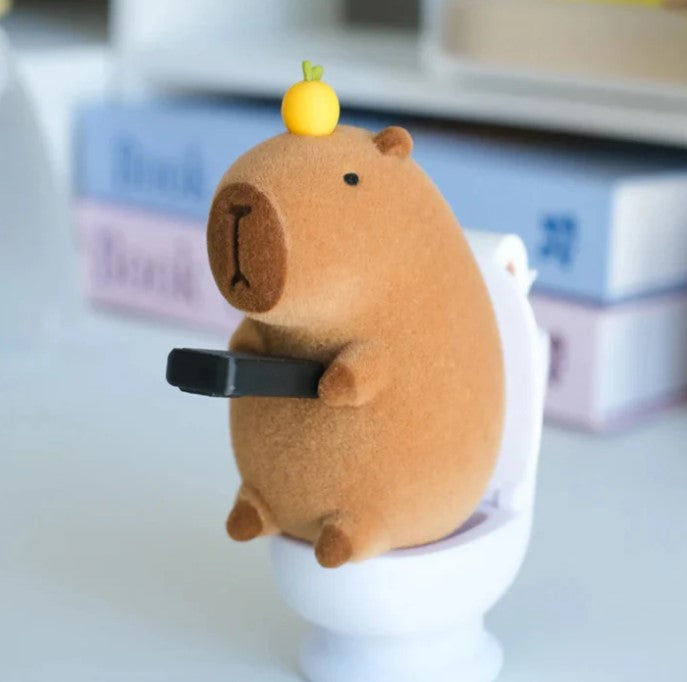 Capy Potty Break Figure