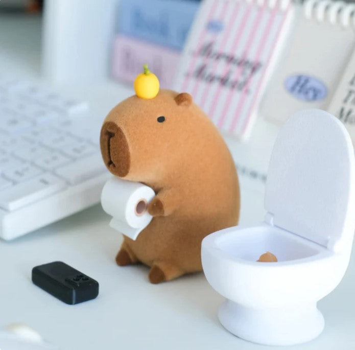 Capy Potty Break Figure